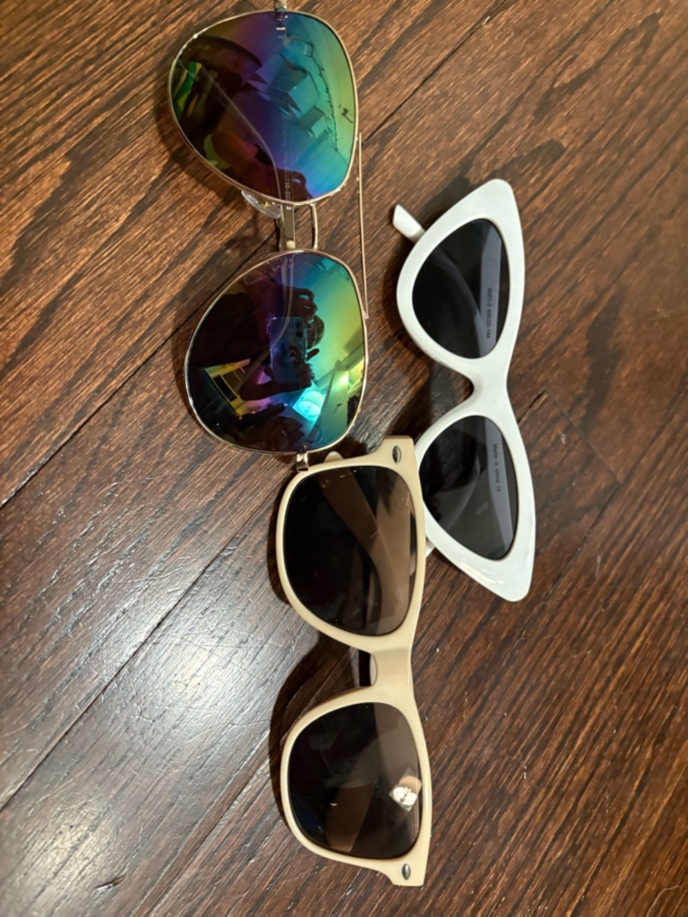 Three-Pair Sunglasses Lot — Mirrored Green, White Cat-Eye, Beige Square